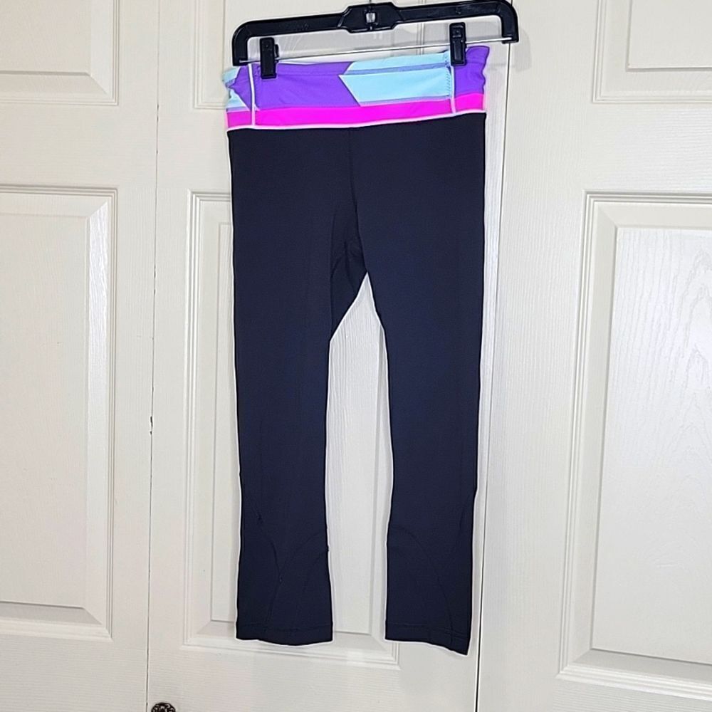 LULULEMON Cropped Black Legging with a Colorful Waistband Size 4